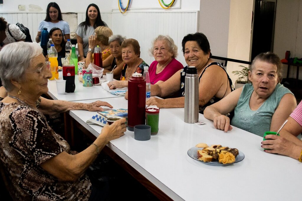 ENCUENTRO ADULTOS MAYORES (2)