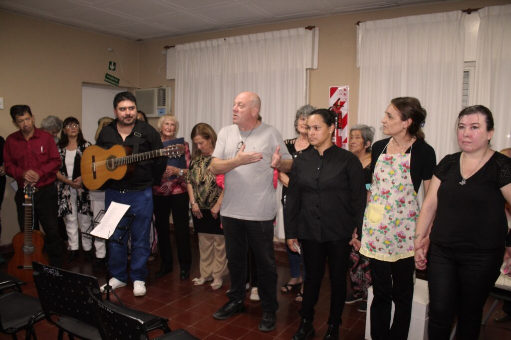 LOS TOPITOS Y CORO (5)